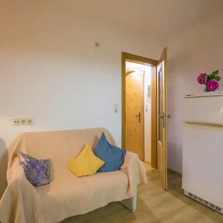 In Near Hochzillertal Skiing * Fuegen