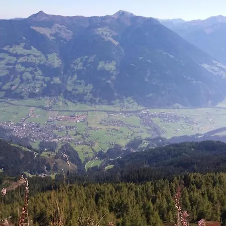 In Near Hochzillertal Skiing Fuegen