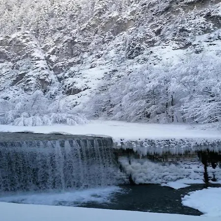 In Near Hochzillertal Skiing