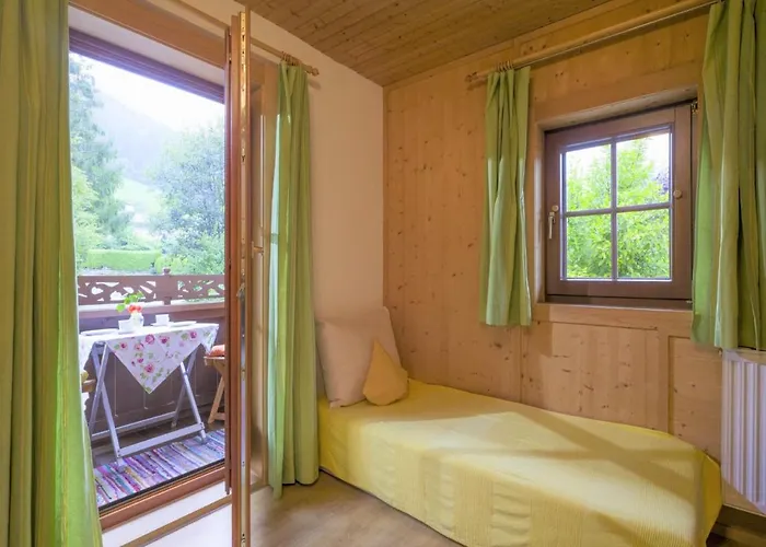 In Near Hochzillertal Skiing *