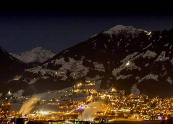 In Near Hochzillertal Skiing 푸겐