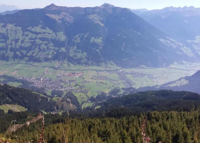 In Near Hochzillertal Skiing Fuegen