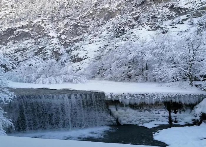 In Near Hochzillertal Skiing