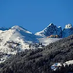 In Near Hochzillertal Skiing Apartment Fuegen