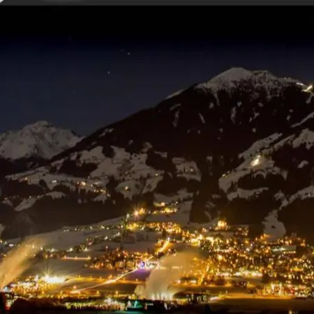 In Near Hochzillertal Skiing Fuegen